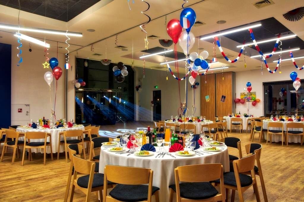 Bal sylwestrowy AMERICAN DREAM nad jeziorem na Mazurach z noclegiem w hotelu